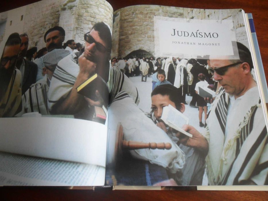 "A História Ilustrada das Religiões" de John Bowker - 1ª Edição 2004