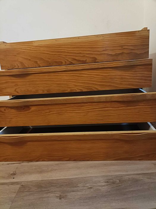 Cómoda madeira em segunda mão