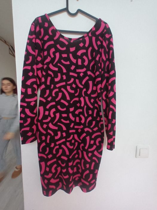 Vestido com alguma lycra, quase novo