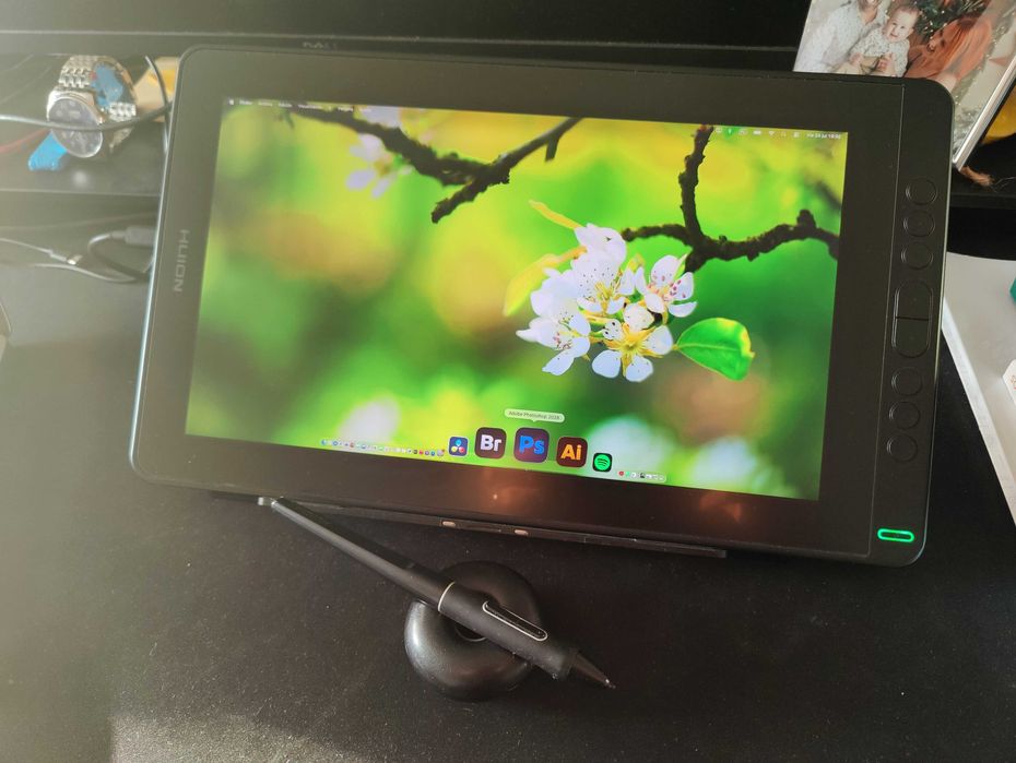 Tablet graficzny Huion Kamvas 13 + Stojak + Oryginalny kabel USB-C (Pełny zestaw bez pudełka)