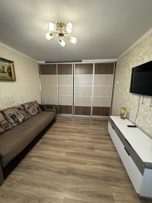 Ціну знижено !Продам простору 2к.кв  в центрі !