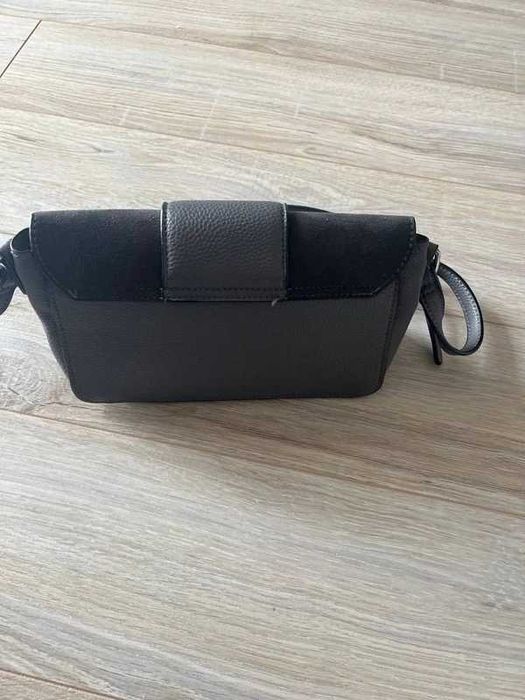 Czarna torebka na ramię damska elegancka
