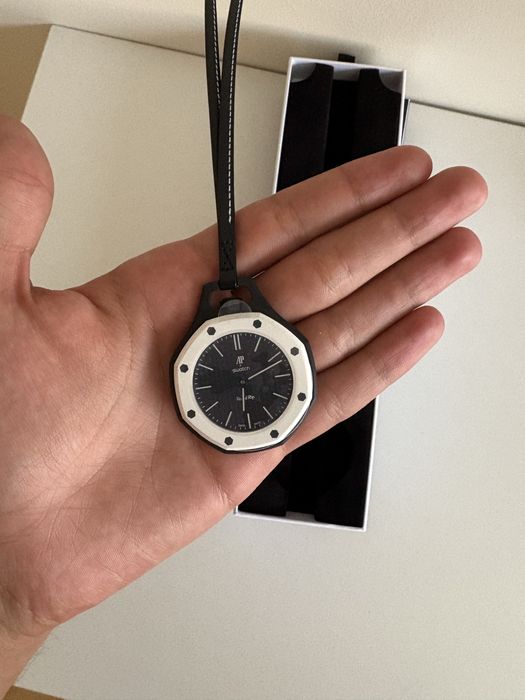 Ap X Swatch - Ocho Negro