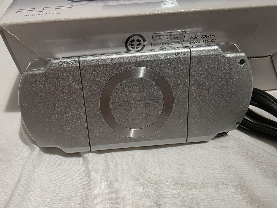 PSP 2000 ICE SILVER slim&lite