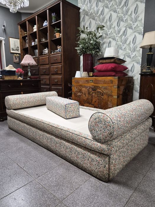 Sommier com Gaveta - Funcional e Elegante.