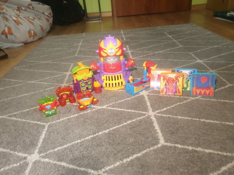 Budowle, pojazdy i dodatki.