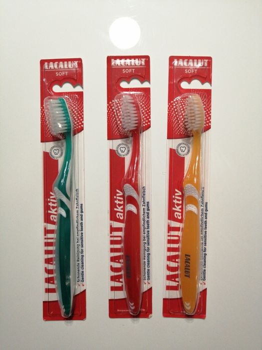 Szczoteczka do mycia zębów Lacalut Aktiv soft do wrażliwych dziąseł