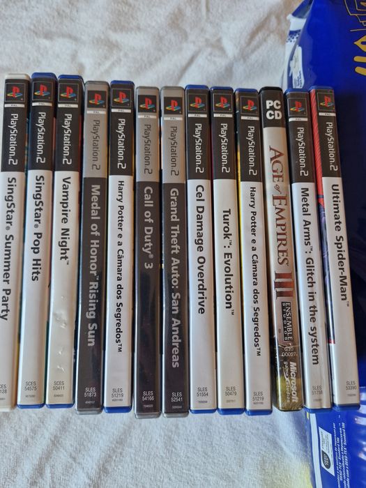 Jogos PS2 e PC caixa com livro