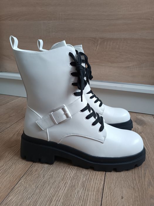 Białe botki na obcasie rozmiar 45