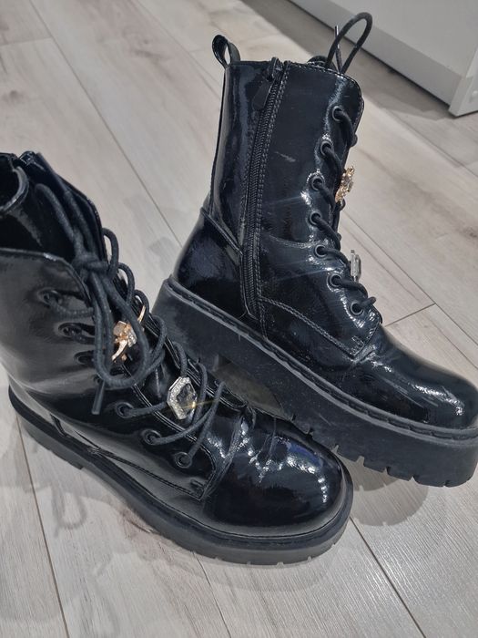 Botki lakierowane r.37
