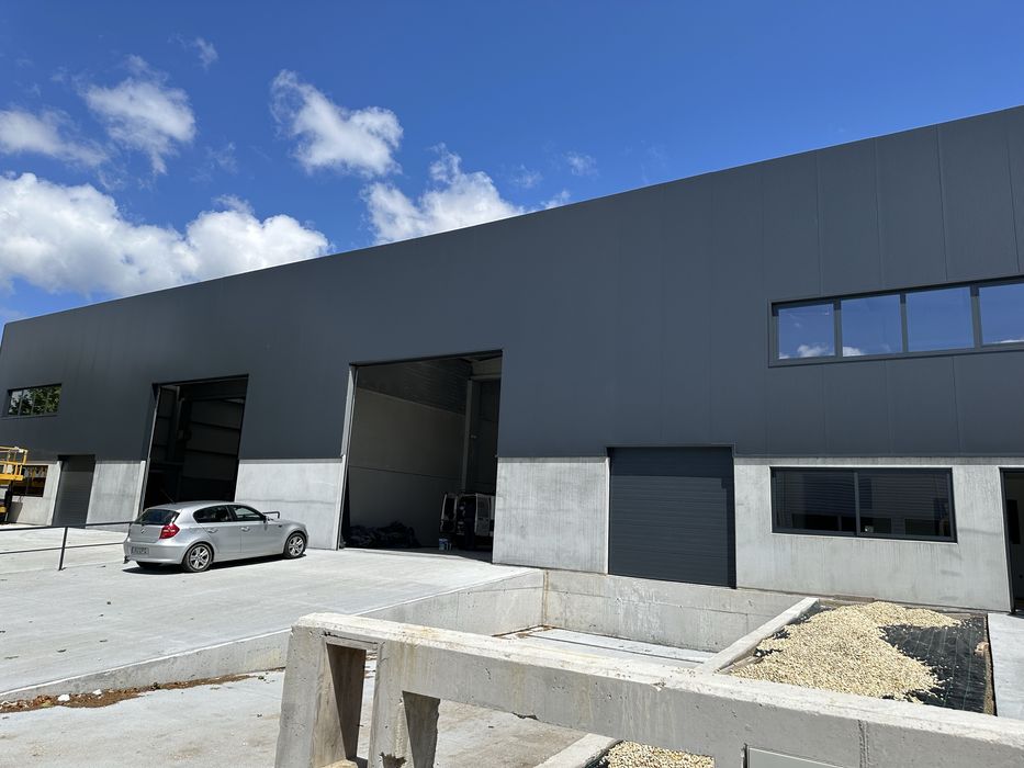 Pavilhões Industriais com 800m2 e 400m2