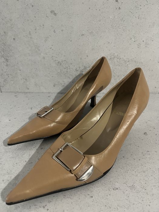 Beżowe czółenka z klamrą