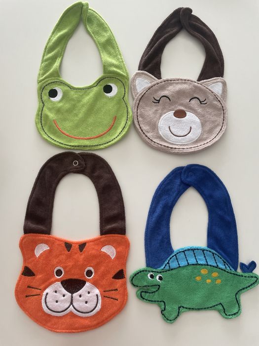 Babetes impermeáveis muito giras. Artigos novos