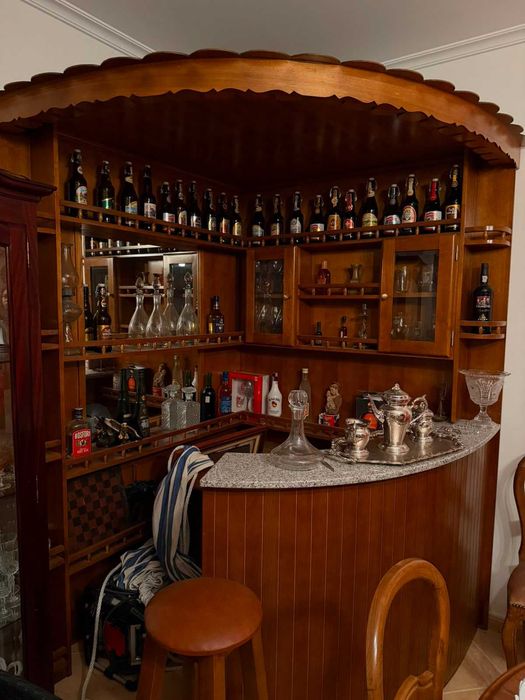 Vendo Móvel-bar de sala 150x150 como novo