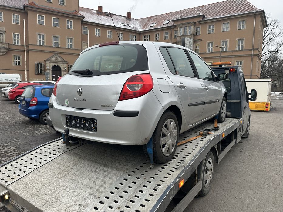 Renault clio III 1.6 16V benzyna