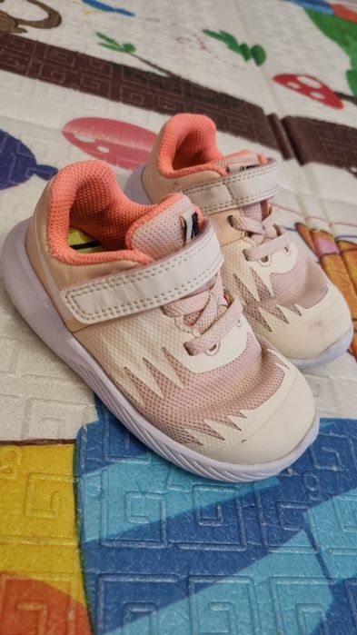Кросівки Nike для дівчинки