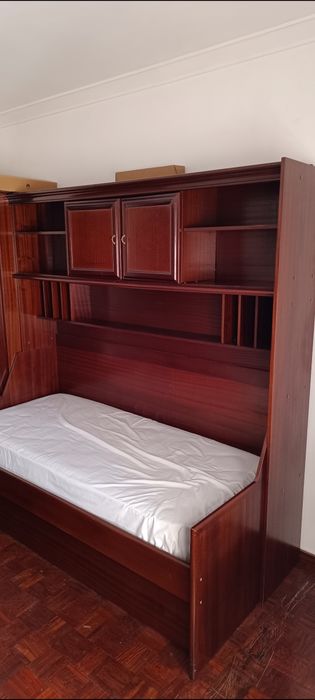 Cama com armário embutido