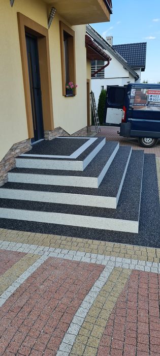 Kamienny dywan schody balkon Żywica Posadzki żywiczne