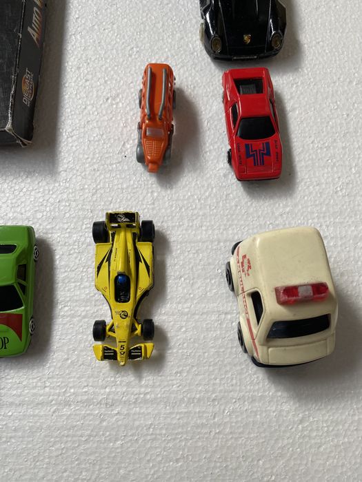 30 + carros de brincar