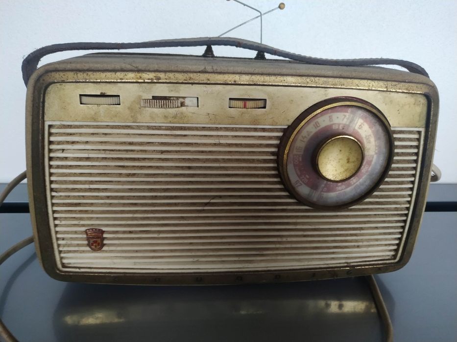 Rádios antigos de várias marcas