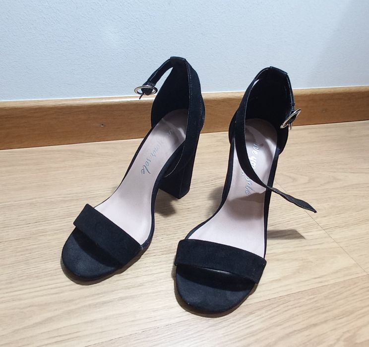 Sandalias pretas camurça