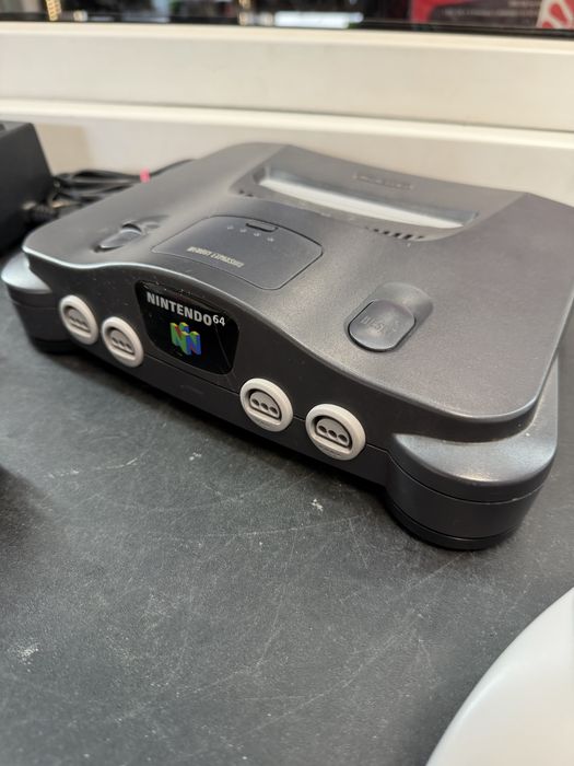Konsola Nintendo 64 + pad + 2 gry i zasilacz, Ratytas