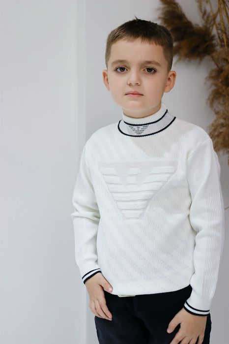 Білий светр для хлопчика ( новий )