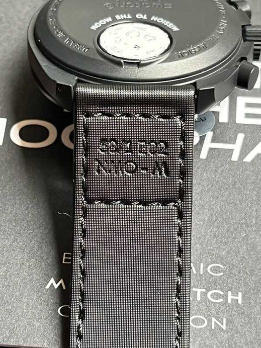 Swatch x Omega Bioceramic Moonswatch Mission To Moonphase Snoopy Black