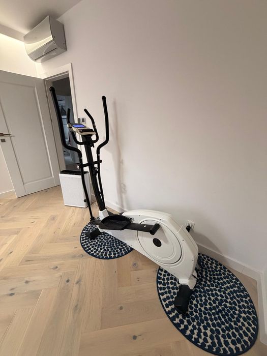 Orbitrek eliptyczny trenażer magnetyczny Care IXOS