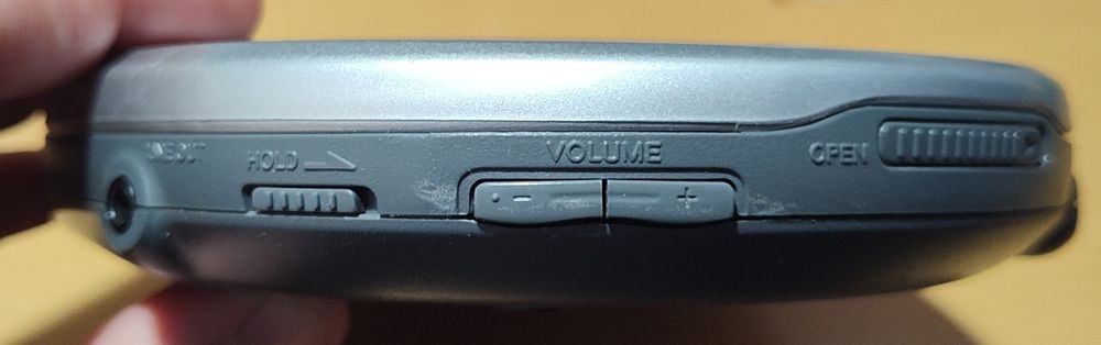 CD-програвач Sony D-EJ611 Walkman, G-Protection, сріблястий