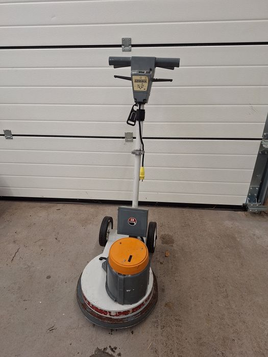 Szorowarka do podłóg Advence