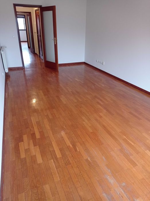 Apartamento T2 à venda na Rua da Santana
