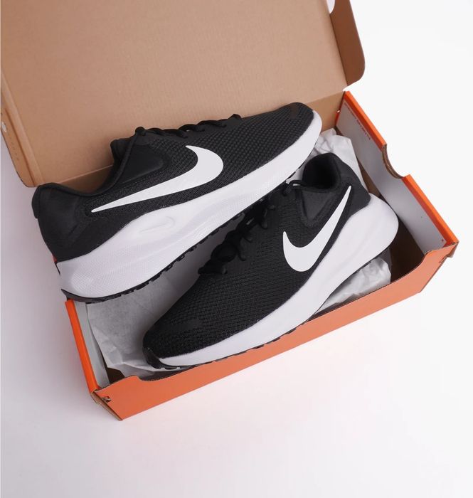 Кросівки NIKE REVOLUTION 7. Розмір 46