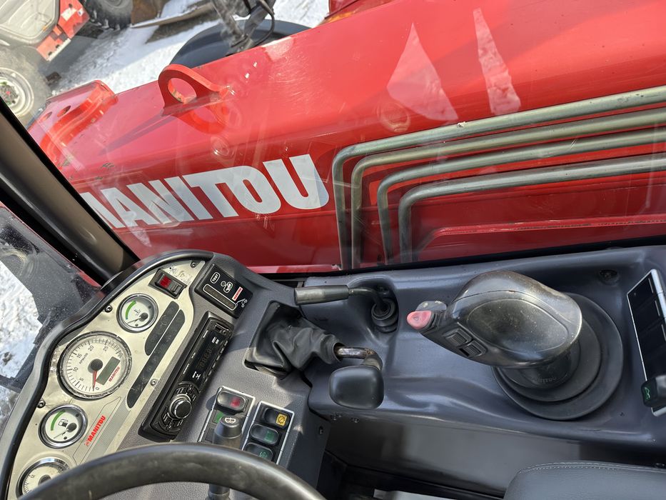 Телескопічний навантажувач маніту Manitou