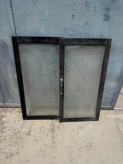 Janelas de correr pretas com corrediça