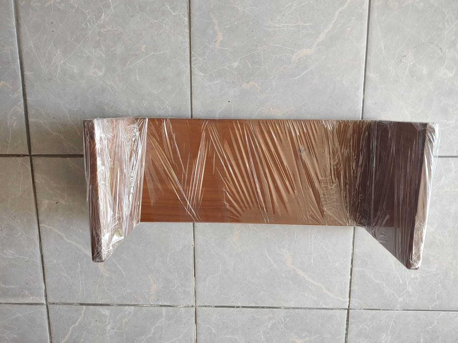 Estantes em Madeira de Pinho Maciço