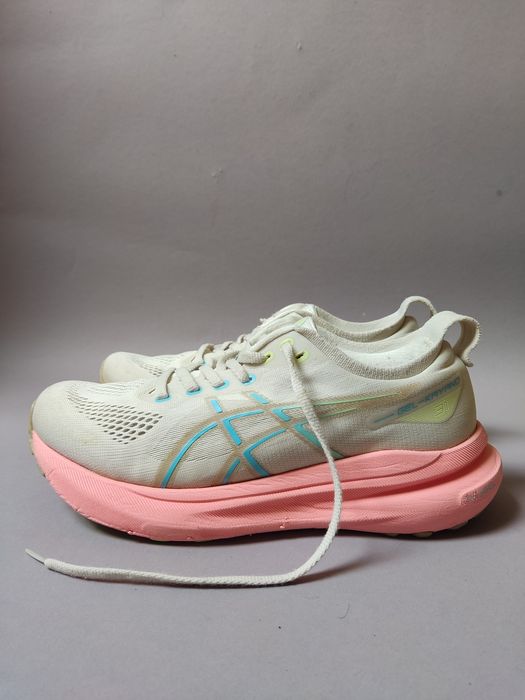 Жіночі сірі бігові кросівки ASICS Gel-Kayano 31