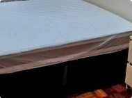 Aluga-se quarto casal. Despesas incluídas.