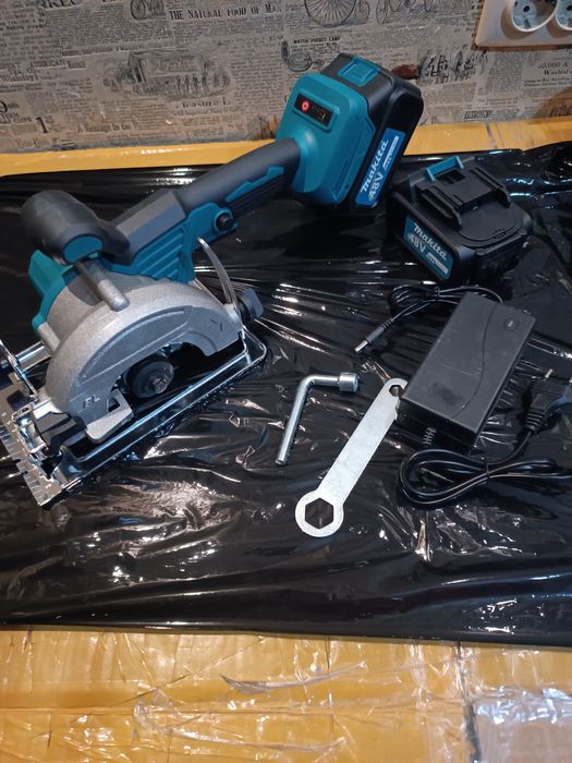 Аккумуляторная дисковая пила Makita HS 301 DZ (85 мм, 25.5 мм, 2 аккум