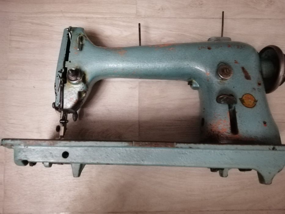 Продам швейную машину.