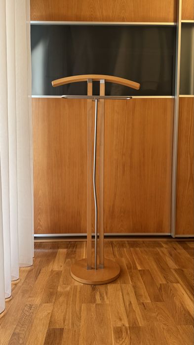 Mordomo de Quarto em Madeira