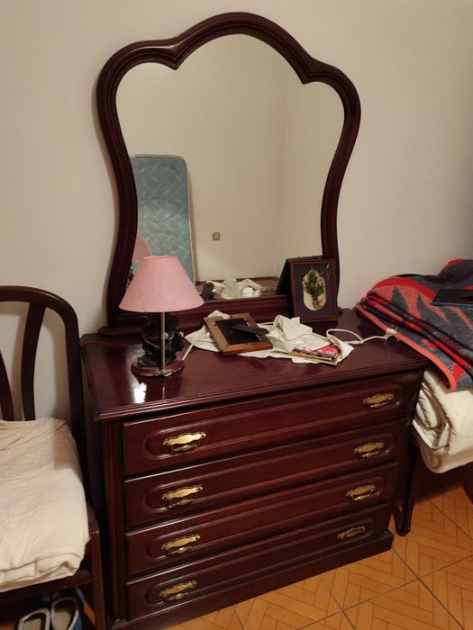 Vendo cómoda com espelho