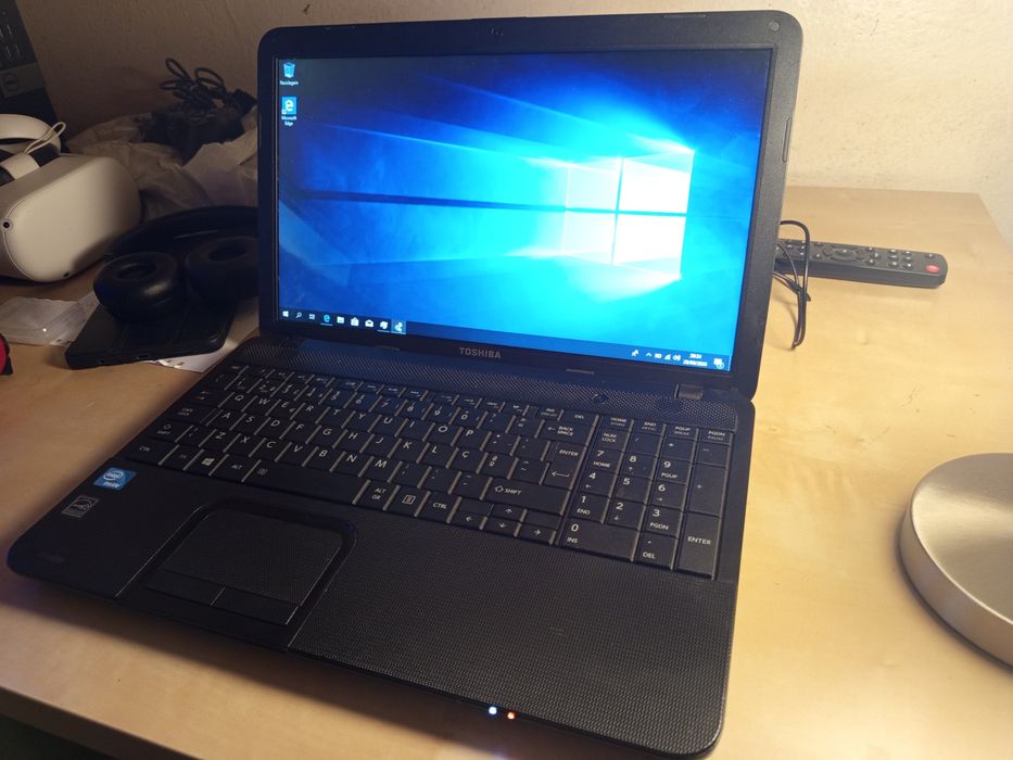 Portátil Toshiba Processador Intel Disco SSD 240GB WiFi Bluetooth Bateria +2H