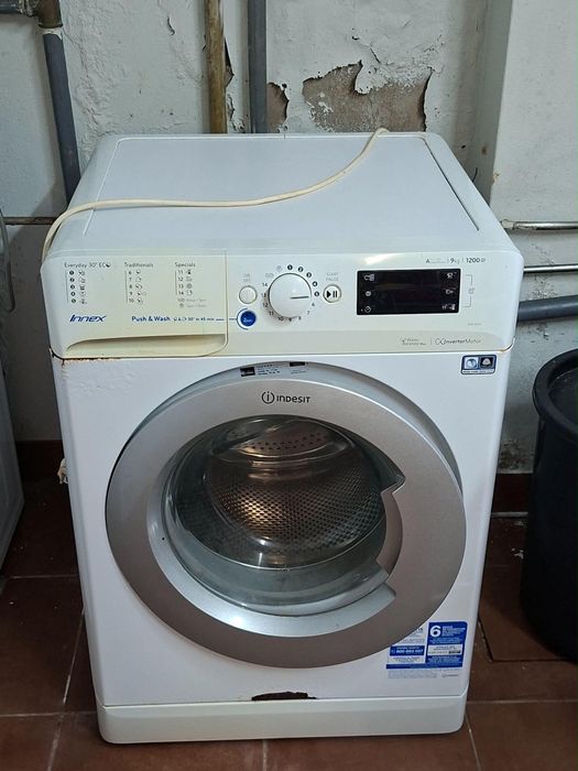 Vendo máquina de lavar roupa Indesit Innex, capacidade de 9 kg