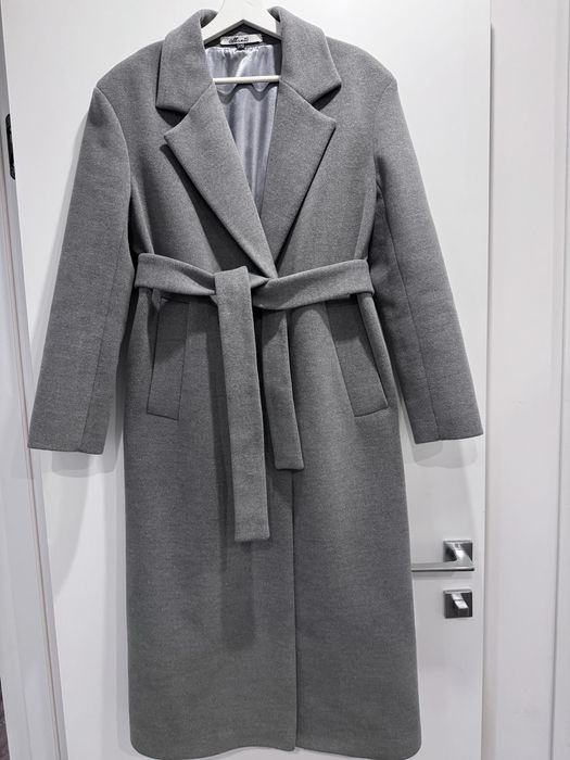 Трендове сіре пальто у стилі bazhane