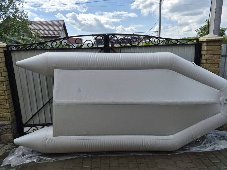 Лодка Brig Dingo330