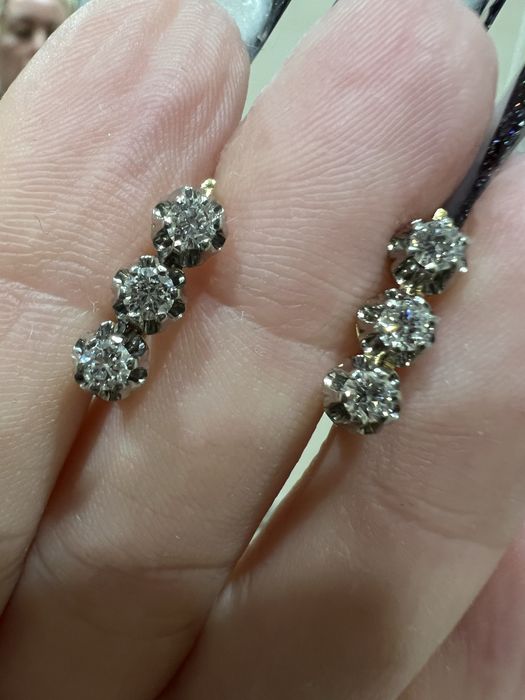 Золотые серьги 750 пр.Светофоры с якутскими бриллиантами