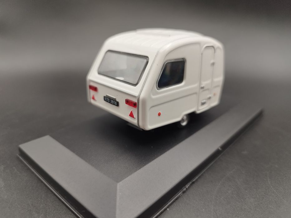 1:43 DeAgostini przyczepa kempingowa Niewiadów N126 model