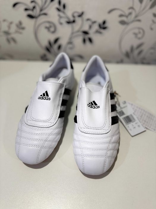 Кросівки жіночі Adidas Originals Taekwondo White JQ4774,  39.5р
