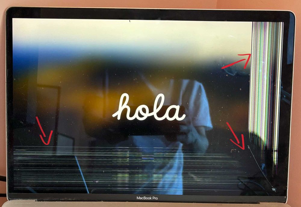 MacBook Pro 15" 2018 i7 16GB – Avariado – Para Peças ou Reparação